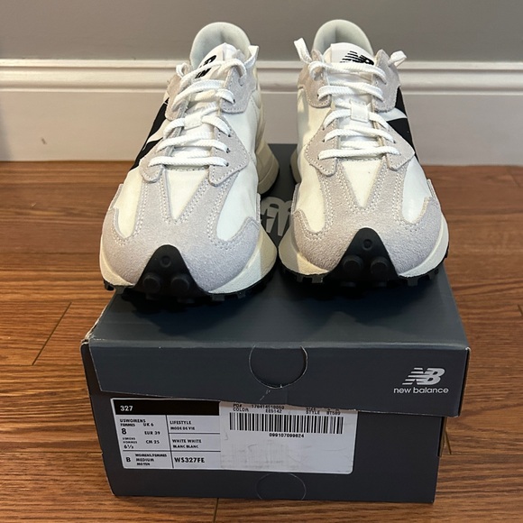 NWT New Balance 327 Women's Black and White Sneakers - Picture 3 of 9